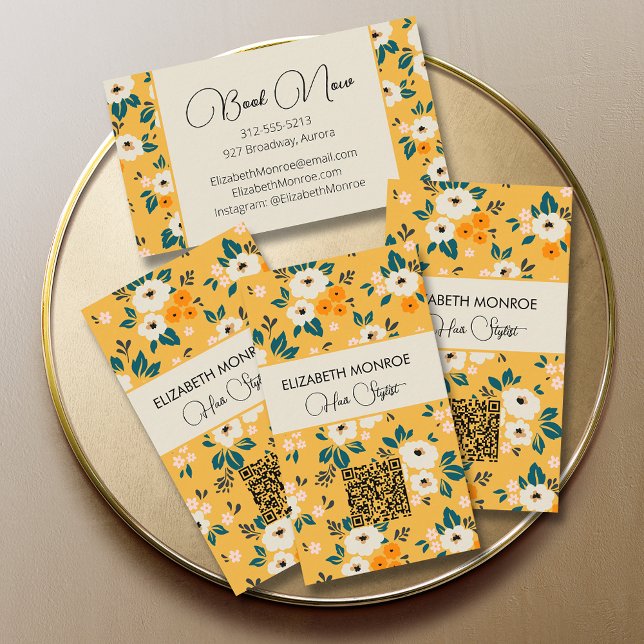 Carte De Visite Code QR de maquilleur de salon de coiffure Fleurs  (Business cards with white flowers on sunny gold with a QR Code for Salon, Hair Stylist, Makeup)