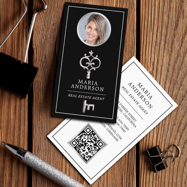 Carte De Visite Code QR de photo d'agent immobilier à clé argent v (Créateur téléchargé)