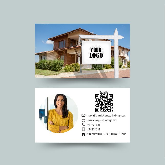Carte De Visite Code QR de photo professionnelle de l'immobilier (Modern realtor business card with photo, logo, QR code, and real estate sign graphic.)