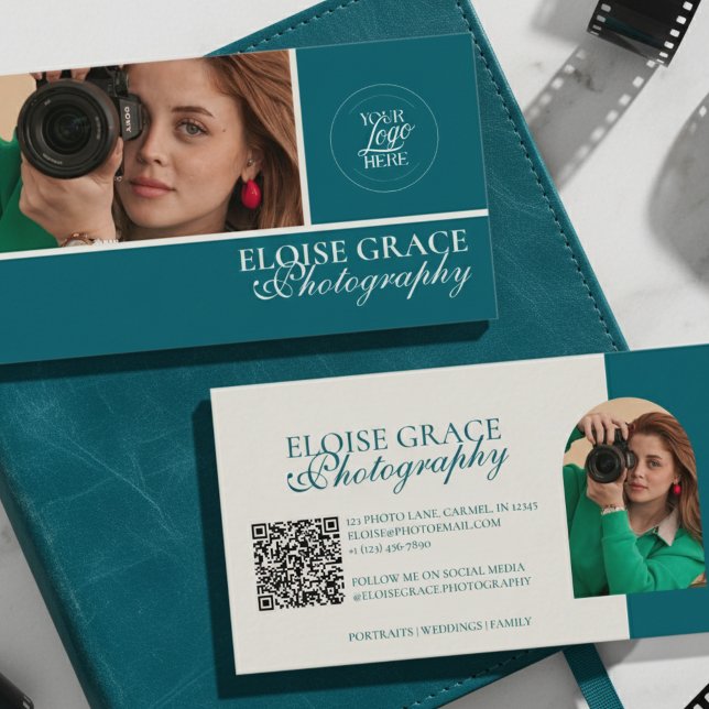 Carte De Visite Code QR de photographe de photo moderne turquoise (This modern business card features horizontal headshot photo and qr code!)