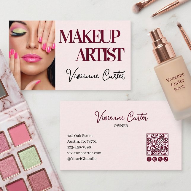 Carte De Visite Code QR d'icône sociale de script rose poudré Phot (Makeup Artist Blush Pink Business Card with Photo)