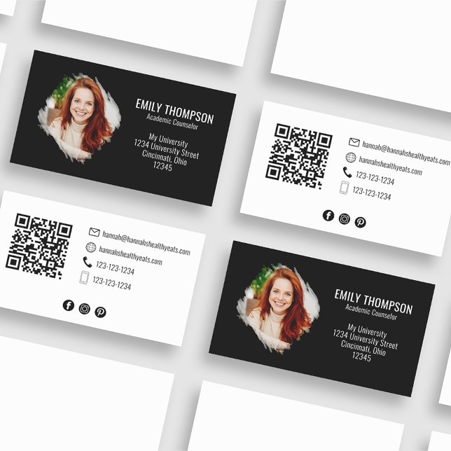 Carte De Visite Code QR moderne Médias sociaux Photo professionnel (Simple minimalist black and white business card with QR code and watercolor photo effect. )