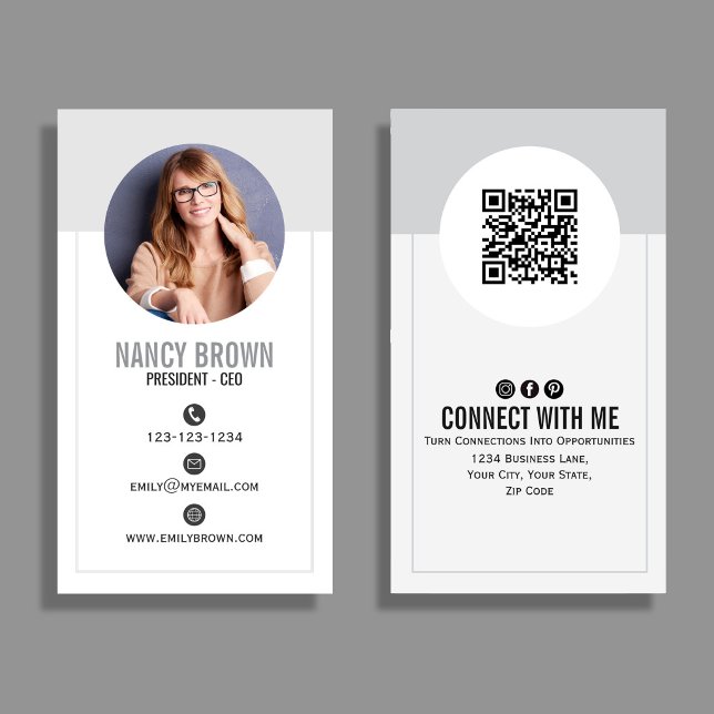Carte De Visite Code QR Photo Moderne Connectez-vous à Moi Minimal (Modern vertical business card featuring a clean photo layout with bold name typography. )