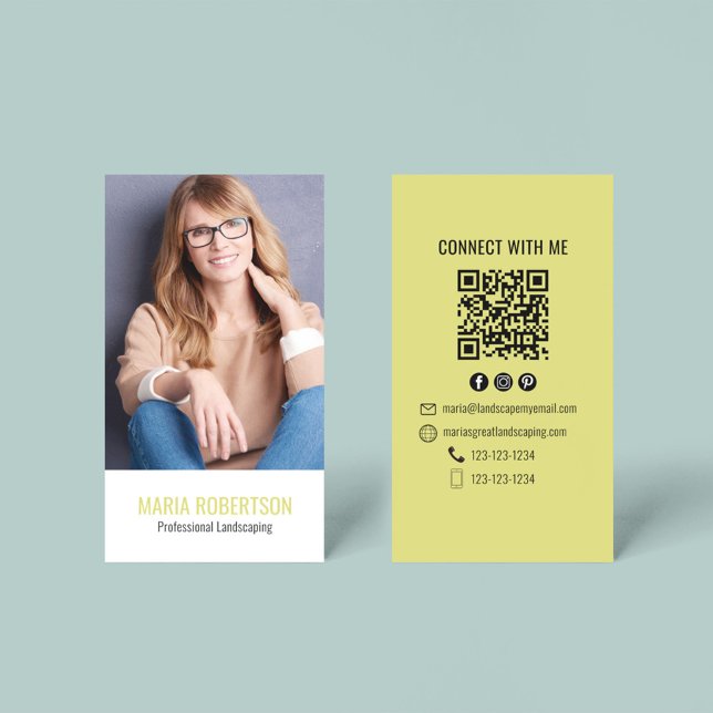 Carte De Visite Code QR pour Entreprise Moderne Photo Simple (With a scannable QR code with social media icons. )