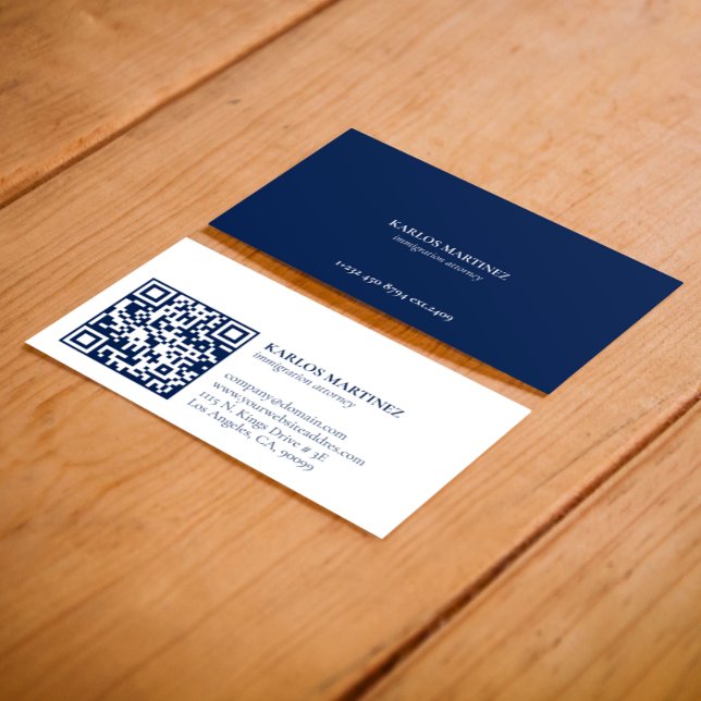 Carte De Visite Code QR simple avocat en immigration bleu et blanc (Créateur téléchargé)