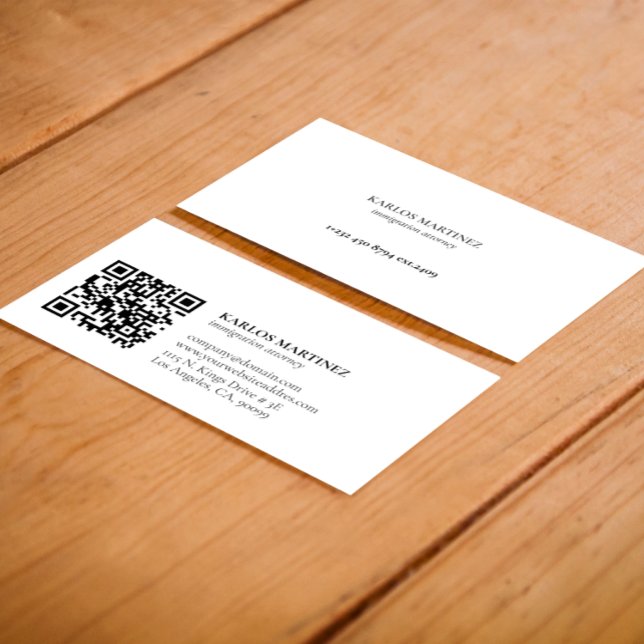 Carte De Visite Code QR simple d'avocat en immigration noir et bla (Créateur téléchargé)
