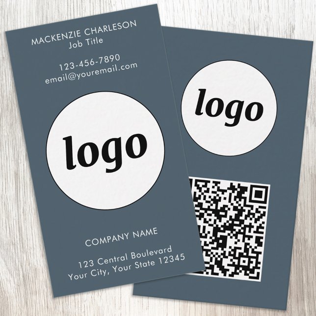 Carte De Visite Code QR Texte de Logo Simple Vertical Gris Charbon (Simple logo with QR code custom text business branding promotional charcoal gray business card)