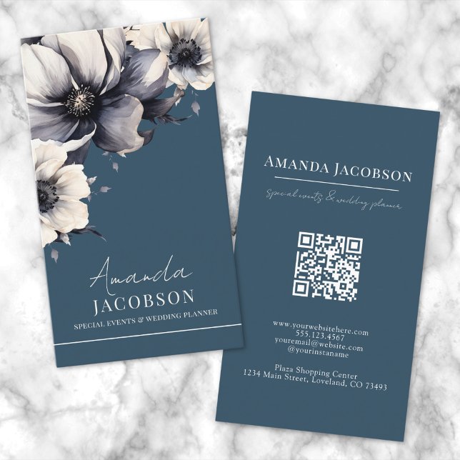 Carte De Visite Code QR vertical bleu floral élégant professionnel (Vertical QR Code Blue Floral Elegant Professional Business Card)