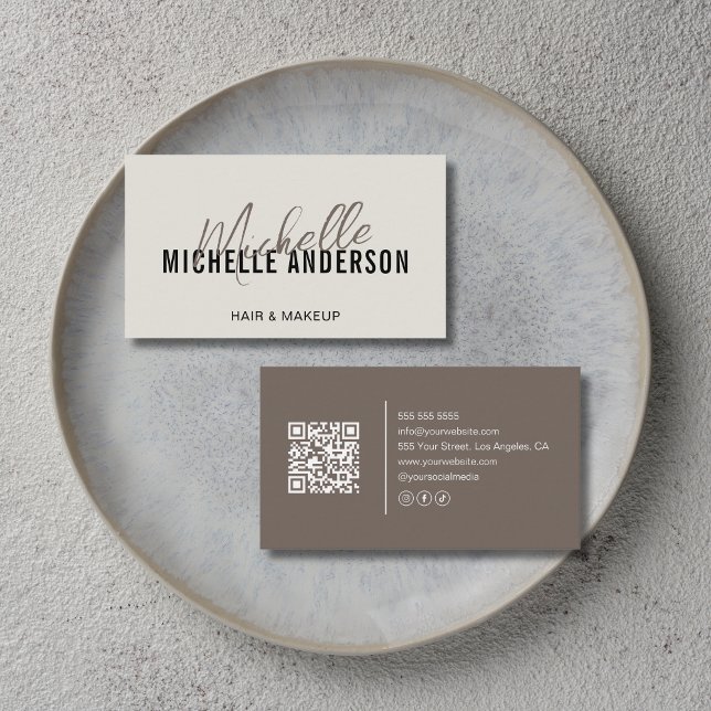 Carte De Visite Coiffeur Code QR Moderne Neutre et Taupe (Hair Stylist Modern Neutral and Taupe QR Code Business Card)