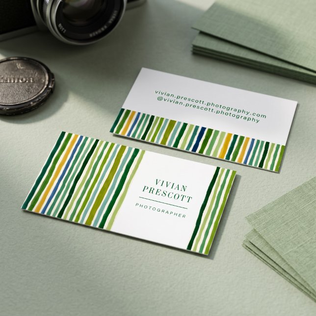 Carte De Visite Conception de rayures peintes à la main moderne (Simulated business cards on table)