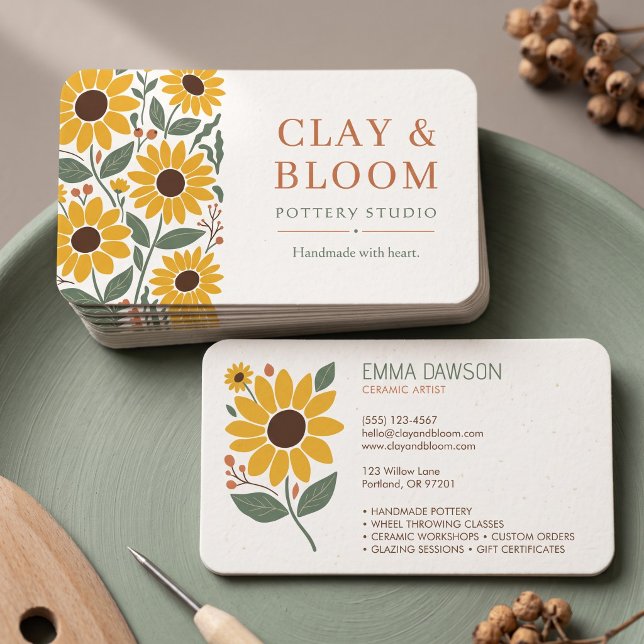 Carte De Visite Conception moderne personnalisée de fleurs de tour (Simulated business cards on table)