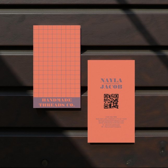 Carte De Visite Corail rouge moderne À damiers Motif QR Code (Créateur téléchargé)