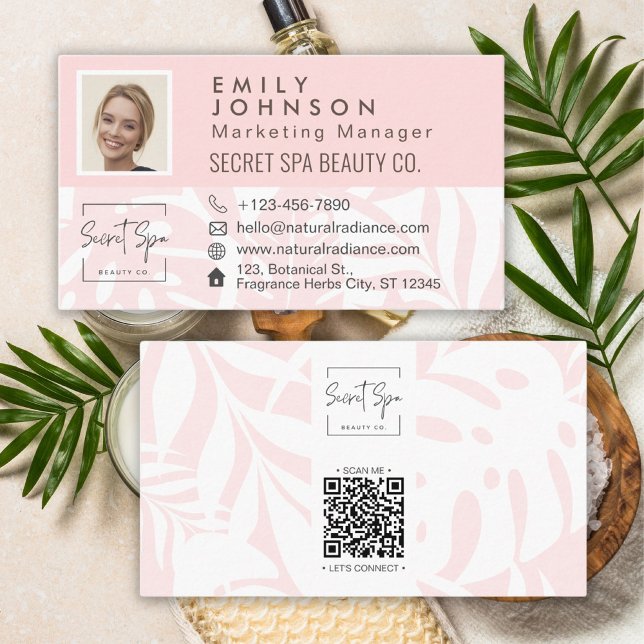 Carte De Visite Coral rose feuille tropicale Beauté & Spa Photo QR (Coral Pink Tropical Leaf Beauty & Spa Photo QR Business Card)