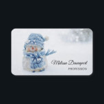 Carte De Visite Cute Snowman au photographe de Christmas<br><div class="desc">Carte de visite avec une jolie photo d'un petit bonhomme de neige. Debout dehors en hiver avec de la neige qui tombe tout autour. Ce mignon petit gars est habillé en casquette tricoté bleu et foulard. Votre nom ou nom commercial dans une police de script sophistiquée.</div>
