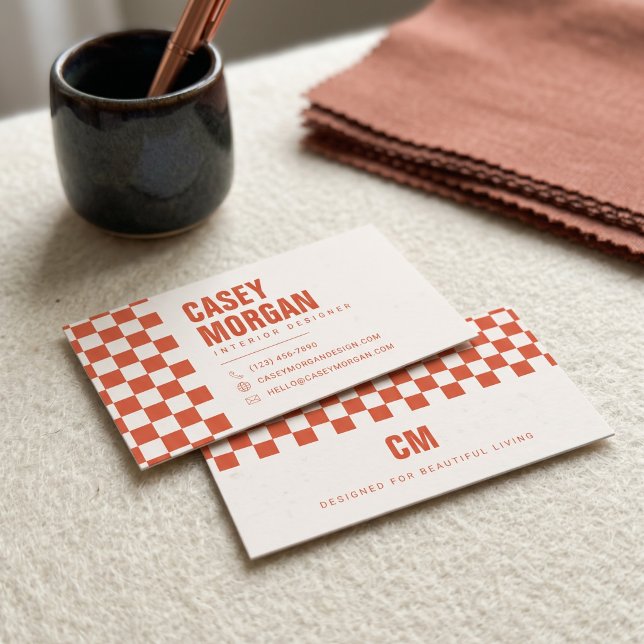 Carte De Visite Damier Moderne Orange Brûlé (Simulated business cards on table)