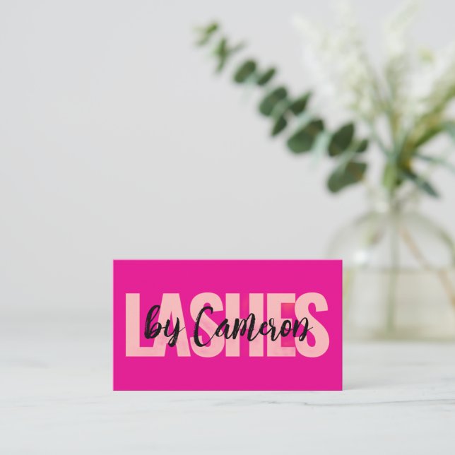 Carte de visite d'artiste en cils gras fond rose c (Debout devant)