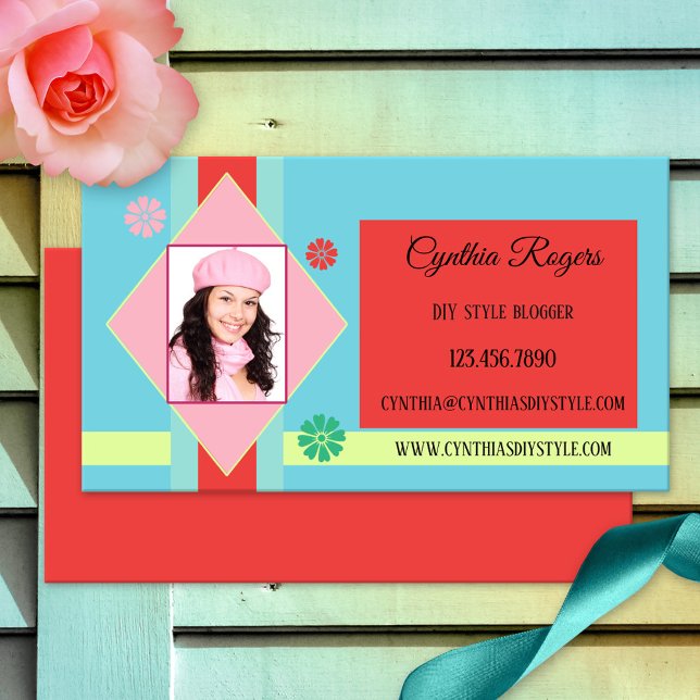 Carte de visite de blogueuse photo de loisirs rétr (Business card featuring your own photo framed by a retro design in pastel colors with red)