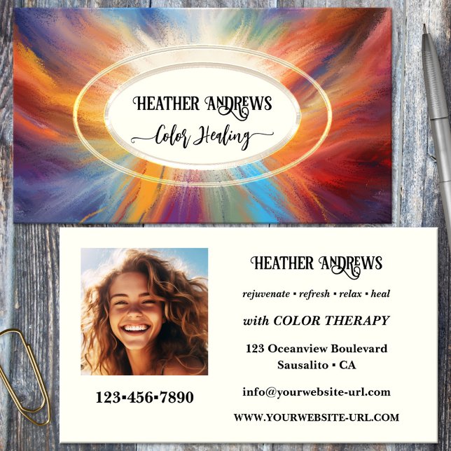 Carte de visite de guérison de couleur accrocheuse (Business card featuring a colorful and vibrant design with a light center - healer - color therapy)