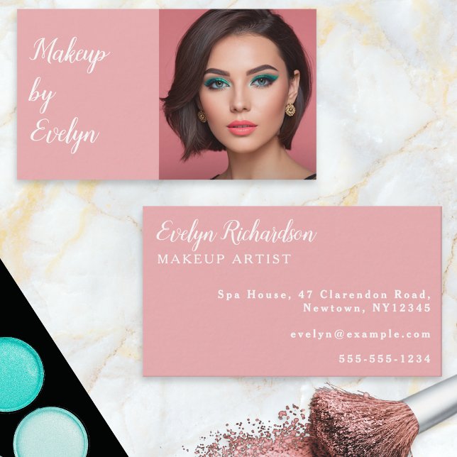 Carte de visite de maquillage photo de script blan (A makeup business card in blush pink with custom photo and text)