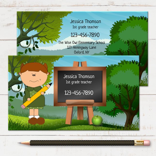 Carte de visite de professeur de tableau craie de  (A cute whimsical business card for a teacher in cartoon style in green nature with an apple)