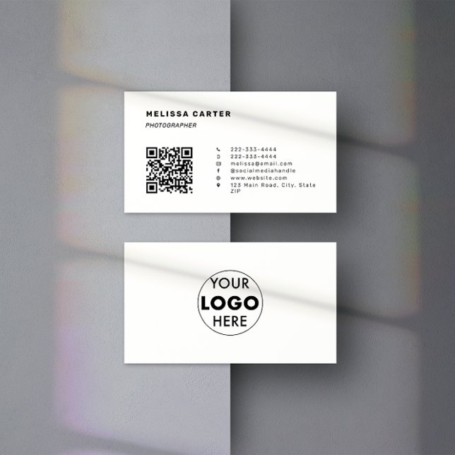 Carte De Visite Debout, Simplement | Code et logo QR | Blanc (Front & back of a white minimalist business card design which features customisable QR Code & logo.)