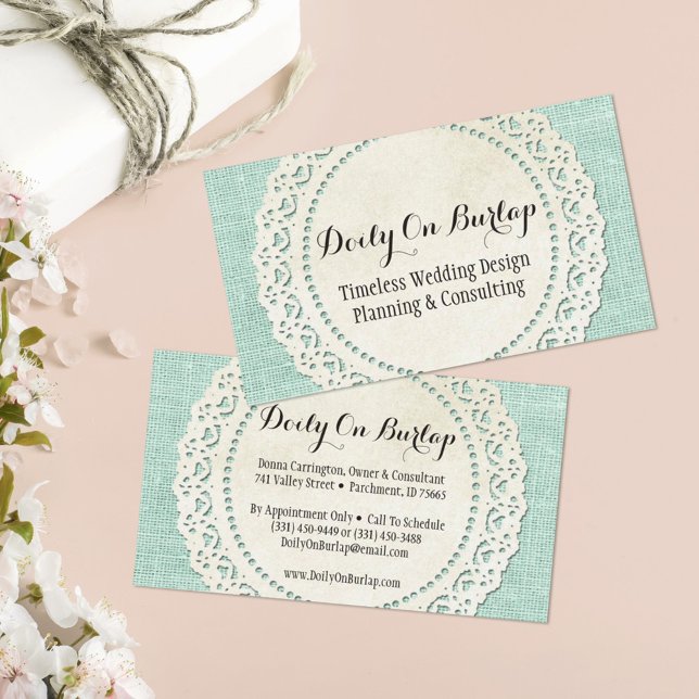 Carte De Visite Dentelle rustique Doily sur Aqua Blue Burlap (Créateur téléchargé)