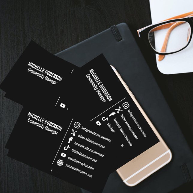 Carte De Visite Élégant blanc icônes de médias sociaux noir arrièr (Personalized professional black and white elegant social media icons business card)