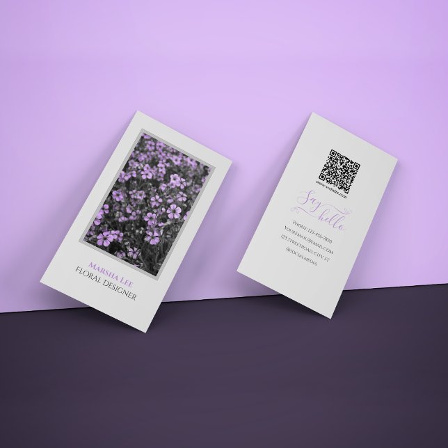 Carte de visite élégante blanche avec code QR et m (Créateur téléchargé)