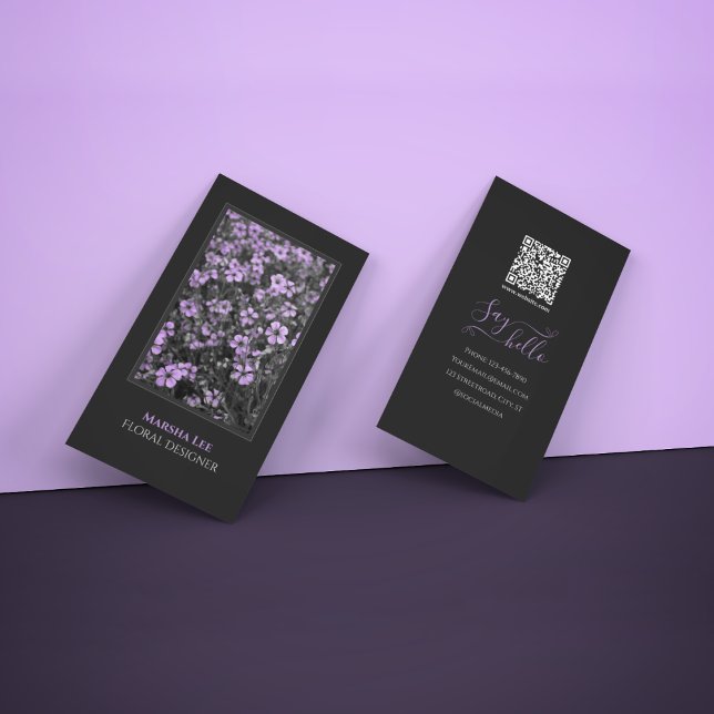 Carte de visite élégante noire avec code QR et mot (Créateur téléchargé)