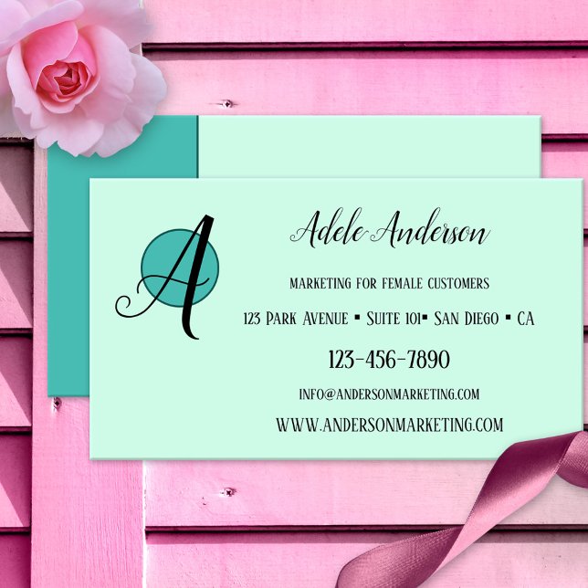 Carte de visite élégante vert menthe au design lud (Elegant business card featuring a custom shape design for marketing to female customers)