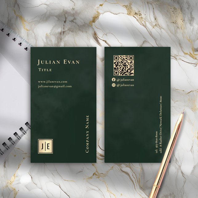 Carte De Visite Emerald Green & Gold Luxe Monogramme vertical (Emerald Green & Gold Luxe Monogram Vertical Business Card)