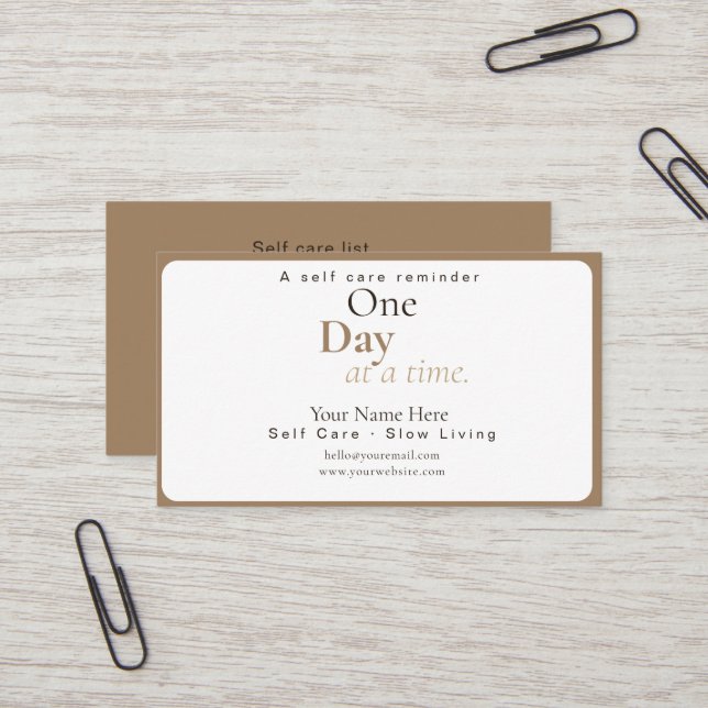 Carte de visite esthétique à typographie minimale  (Devant/Arrière en situation)