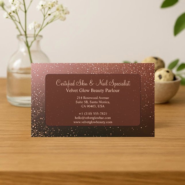 Carte De Visite Expert en Ongles et Soins de Peau de Beauté avec P (Luxury Brown Glitter Beautician Skin Nail Expert Business Card)