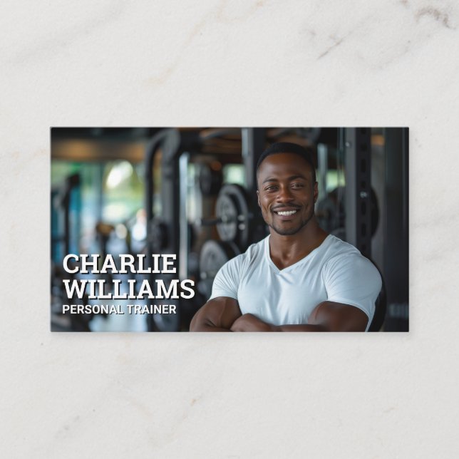 Carte De Visite Fitness Train Smiling en salle de gym (Devant)