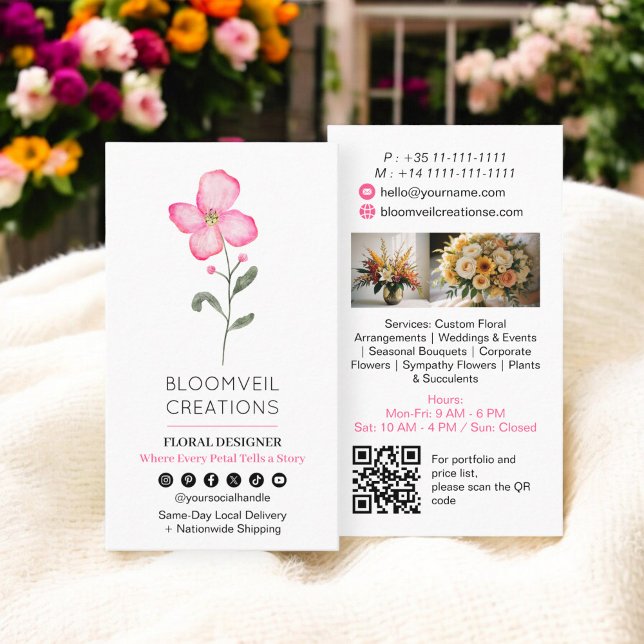 Carte De Visite Fleur rose moderne design floristes photos qr code (Modern pink flower stylish florist photos qr code business card)