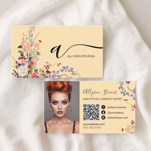 Carte De Visite Fleur sauvage chic maquillage cheveux photo initia (Wildflowers chic hair makeup photo initial qr code business card on peach)