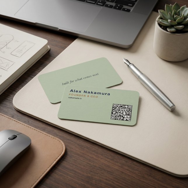 Carte De Visite Fondateur de startup technologique Code QR minimal (Sage Green Minimal QR Code Tech Founder Startup Business Card)