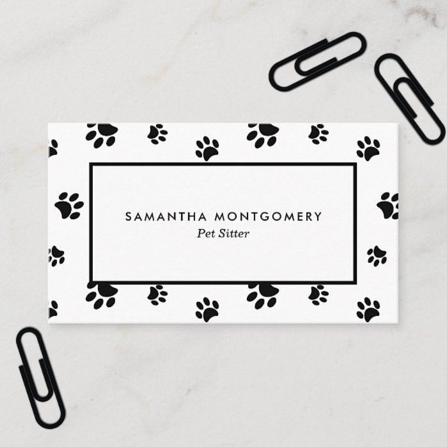 Carte De Visite Garde d'animaux professionnelle Empreintes de patt (White and Black Paw Prints Professional Pet Sitter Business Card)