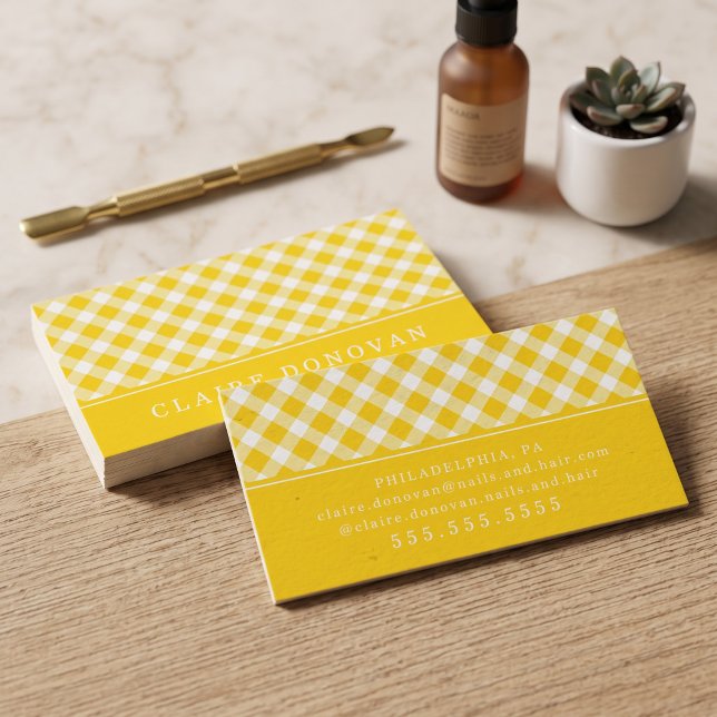 Carte De Visite Gingham Jaune Ensoleillé (Simulated business cards on table)