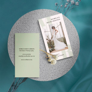 Carte De Visite Grand Initiales Sage Green Typographie Photographe
