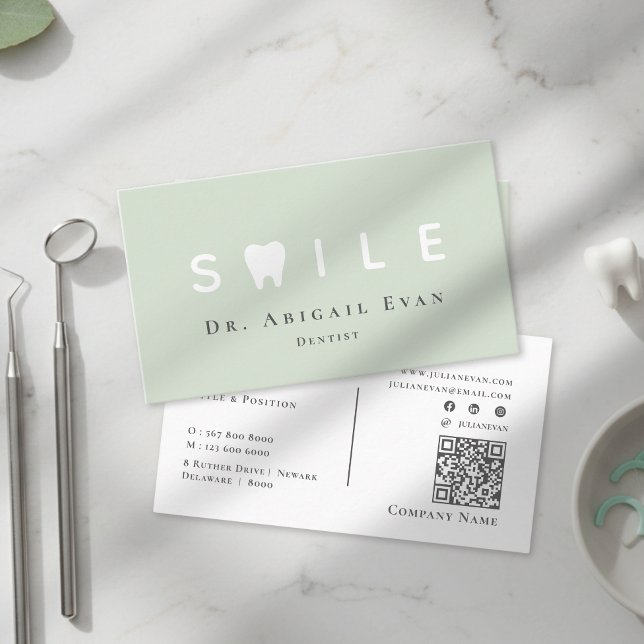 Carte De Visite Icône de dent moderne professionnelle Vert Sauge D (Modern Tooth Icon Professional Sage Green Dentist Business Card)
