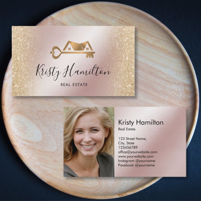 Carte De Visite immobilier professionnel clé de la maison ajouter  (gold house with key realtor logo on the rose gold background with glitter gold on the edges)
