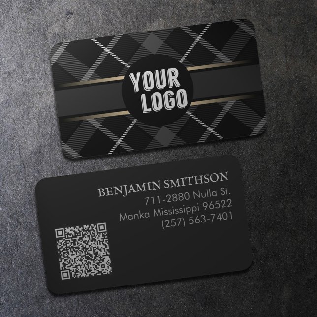 Carte De Visite Logo & Code QR Charcoal Grey Plaid Modern Brandé (Créateur téléchargé)