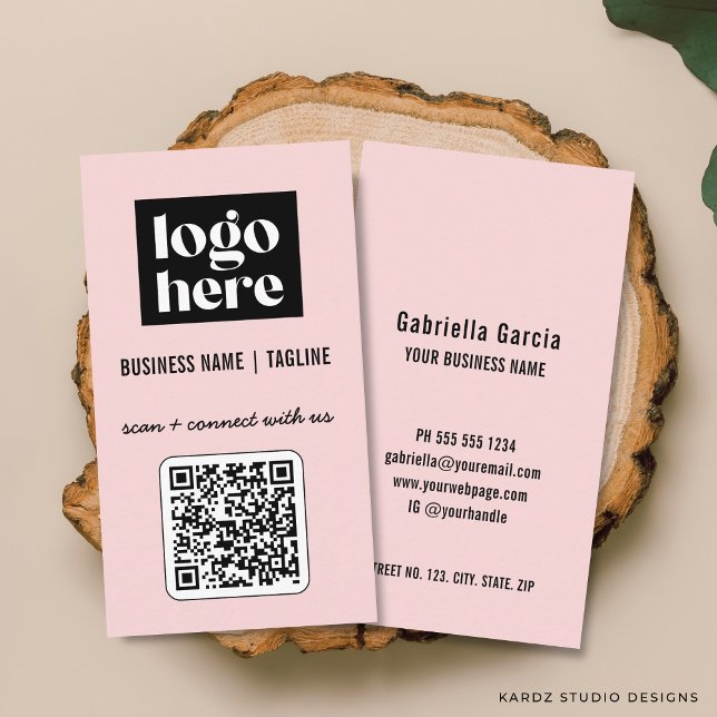 Carte De Visite Logo de code QR rose moderne professionnel (Front and back of the business card are shown in standard size. Choose size, corner + paper style.)