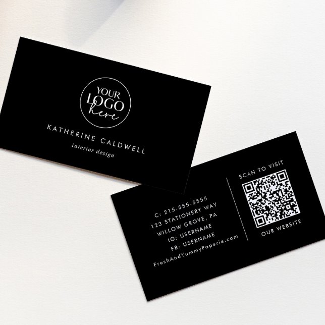Carte De Visite Logo de typographie noire chic et code QR (Créateur téléchargé)