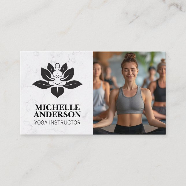 Carte De Visite Logo de yoga | Femme souriante méditant (Devant)