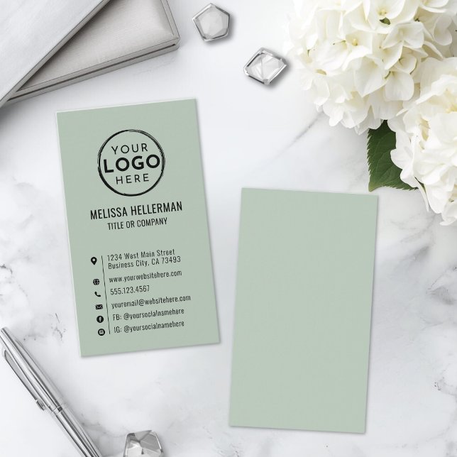 Carte De Visite Logo Minimal Moderne Vertical Vert Sauge (Logo Minimal Modern Vertical Sage Green Business Card)