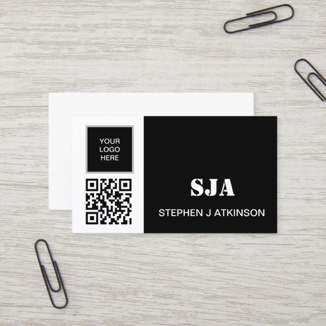 Carte De Visite Logo moderne Code QR Noir Initiales Professionnell (Devant/Arrière en situation)