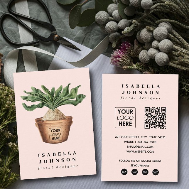 Carte De Visite Logo Plante moderne Pink QR Code Médias sociaux (Modern Plant Logo Pink QR Code Social Media Business Card)