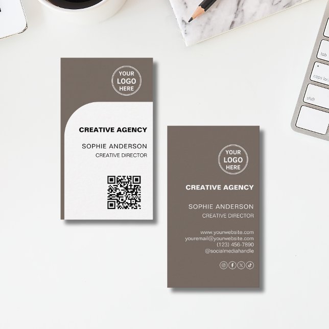 Carte De Visite Logo QR personnalisé moderne Agence créative Taupe (Modern Custom Logo QR Creative Agency Taupe Business Card)